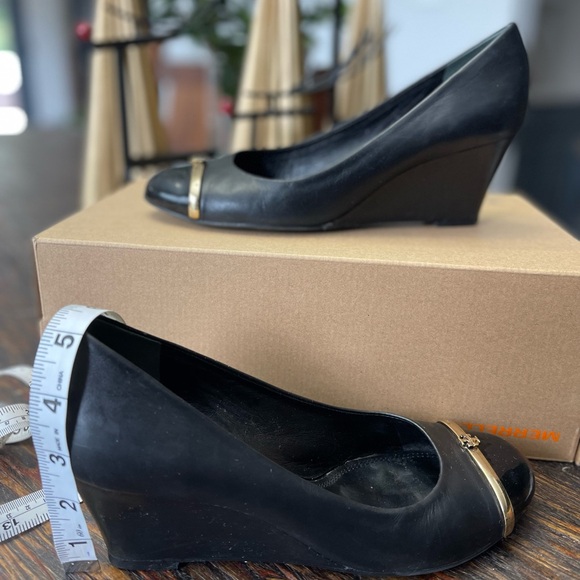 Tory Burch Elegant Black Wedge Shoes - Picture 1 of 6
